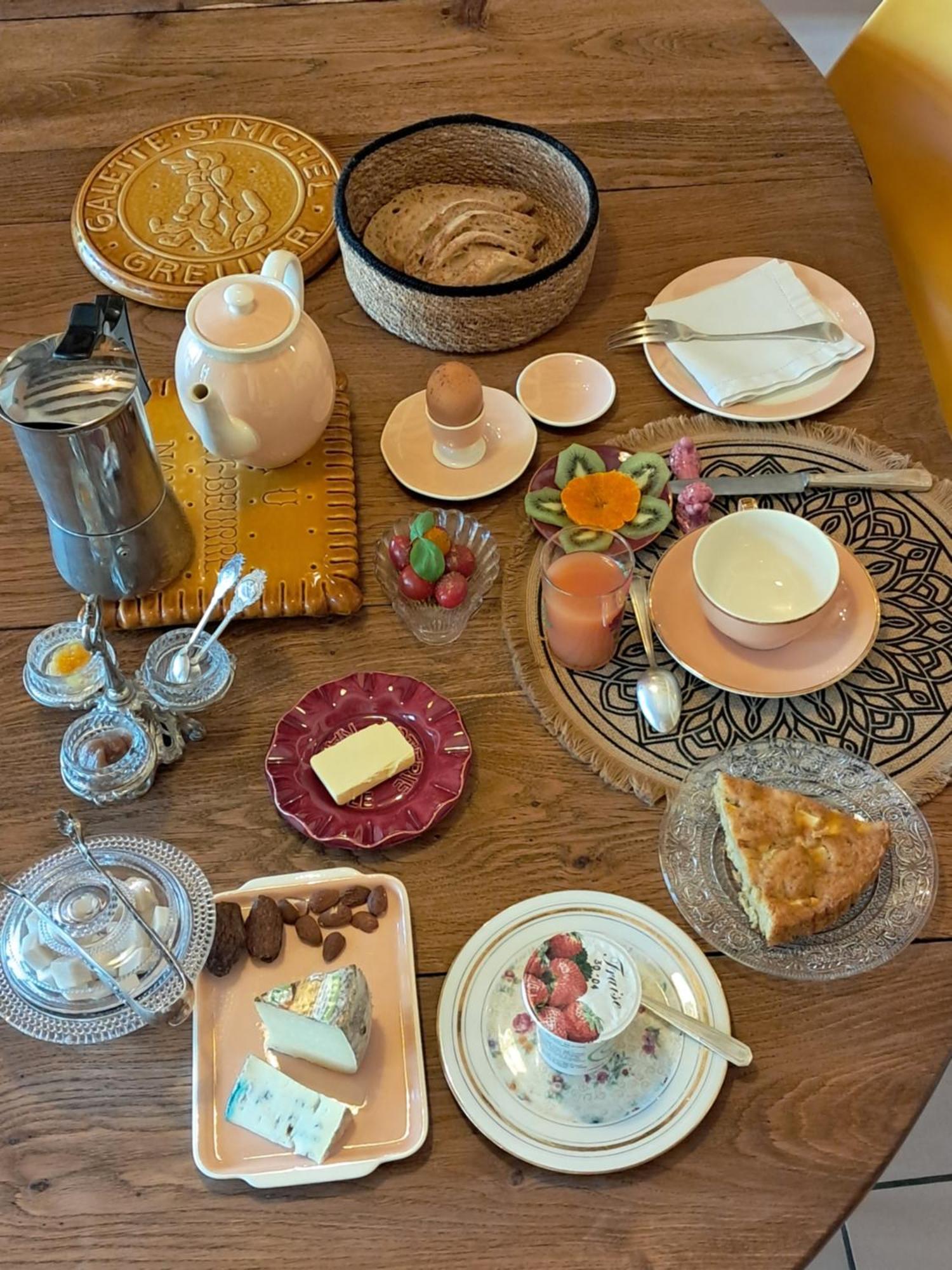 Le Buisson De La Gariole Bed & Breakfast โอบิญี-ซูร์-แนร์ ภายนอก รูปภาพ